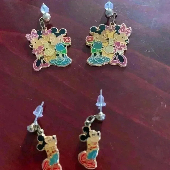 2 sets of vintage Disney earrings. Back  to school - Picture 2 of 4